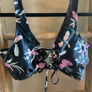 NWT bikini top